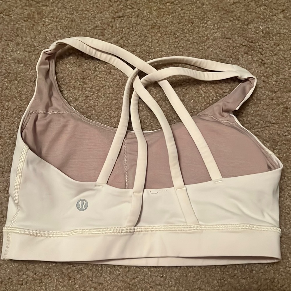 White lululemon sports bra